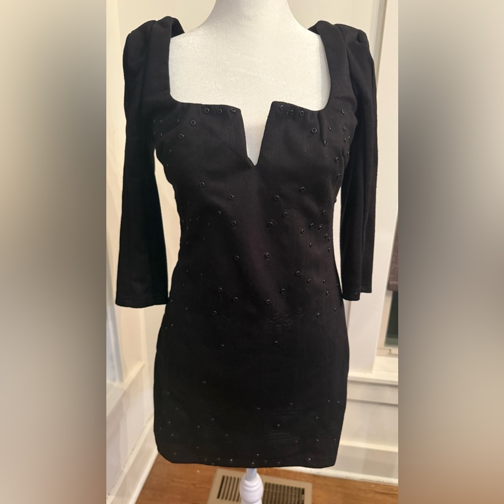 LUCY PARIS ART DECO EMBROIDERED & RIVET DETAIL MINI DRESS. Medium